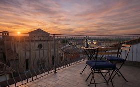 Attico elegante con terrazza panoramica, in centro